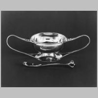 Ashbee, Porringer and Spoon, Metropolitan Museum of Art (Wikipedia).jpg